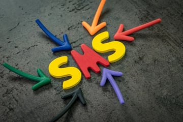 コンタクトセンターにおけるSMSを使った応対業務とは？