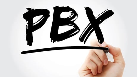 クラウドPBXでコールセンターを構築する メリットは？導入による業務改善や選定基準を解説