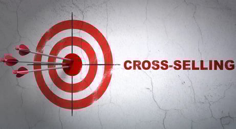 クロスセルとは？アップセルとの違いやメリット、成功のためのポイントを紹介