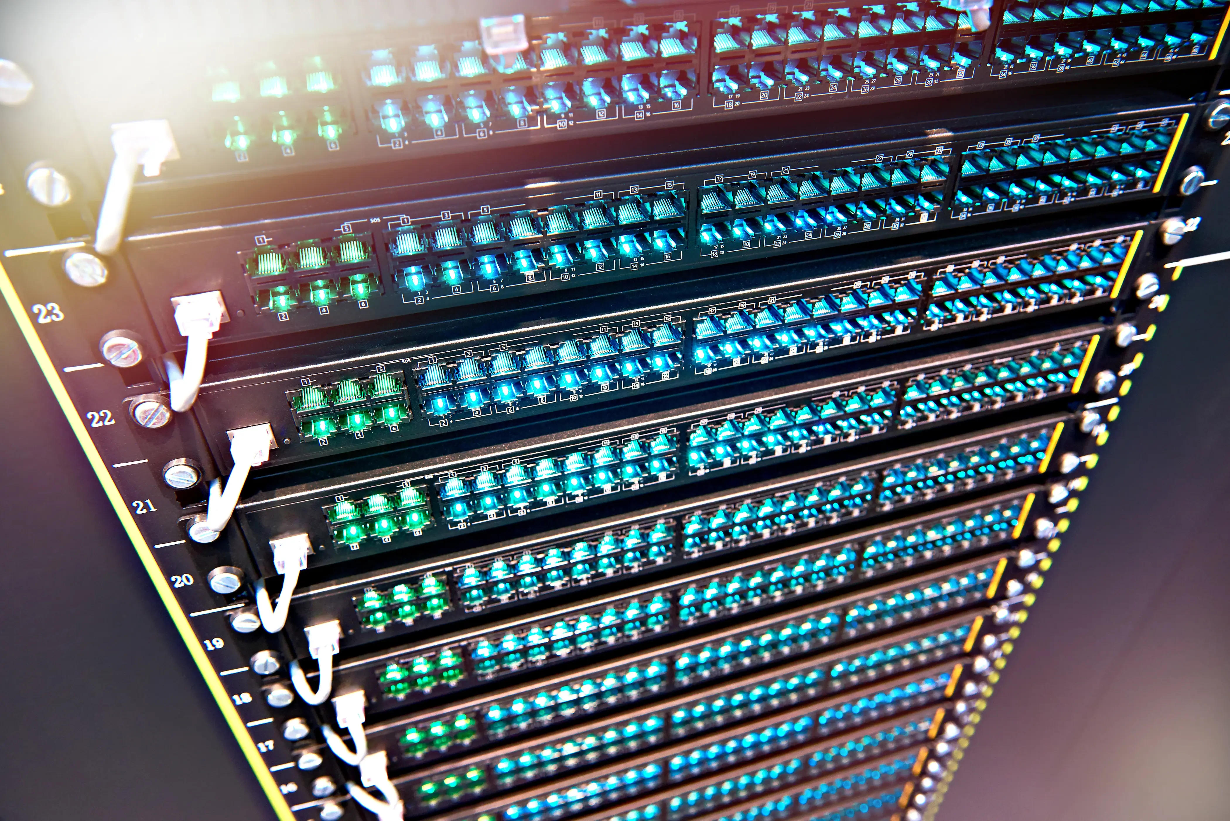 PBXのチャネル数・ポート数の決め方　大規模運用に耐える本体サイズとインフラ要件